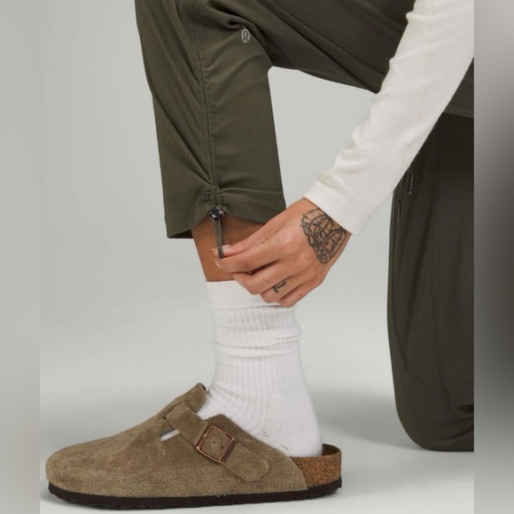 Lululemon Dance Studio Mid-Rise Cropped Pants | Size 4 - Picture 7 of 12